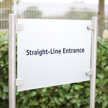 Firemní tabule „Straight Line Entrance”