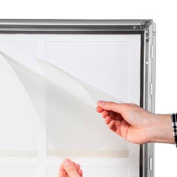 Voděodolný plakátový stojan „Broker“ s profilem 35 mm, zkosenými rohy, stříbrně eloxovaný